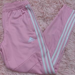 🦋 Adidas pants!